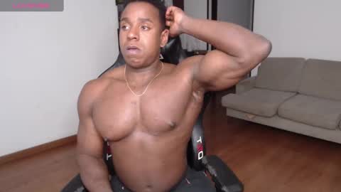 Snapshot of rogger_physique chatting on 02.28.25 Rogger online show from 02.28.25