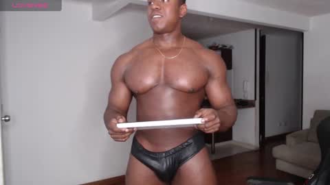 Snapshot of rogger_physique chatting on 03.02.25 Rogger online show from 03.02.25