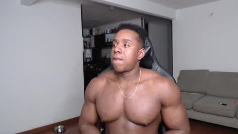 Snapshot of rogger_physique chatting on 03.12.25 Rogger online show from 03.12.25