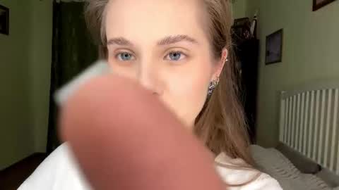 Snapshot of rolandaslatten chatting on 12.14.25 Mia online show from 12.14.25