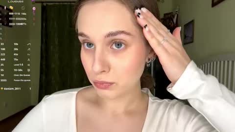 Snapshot of rolandaslatten chatting on 12.19.25 Mia online show from 12.19.25