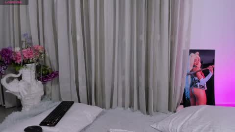 Snapshot of rolyloren chatting on 01.31.25 Marcela online show from 01.31.25