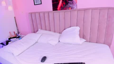 Snapshot of rolyloren chatting on 02.09.25 Marcela online show from 02.09.25