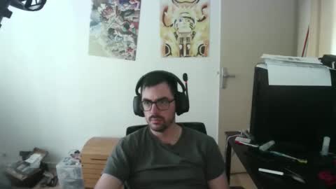 Snapshot of romainb72 chatting on 04.21.26 romainb72 online show from 04.21.26