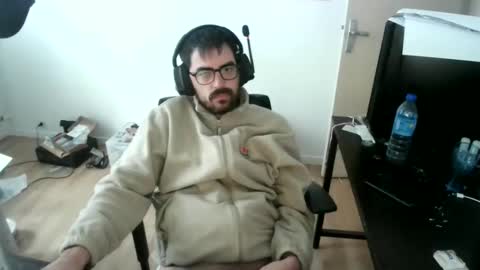 Snapshot of romainb72 chatting on 05.19.26 romainb72 online show from 05.19.26