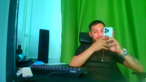 Snapshot of romaniamaster1 chatting on 06.05.26 romaniamaster1 online show from 06.05.26