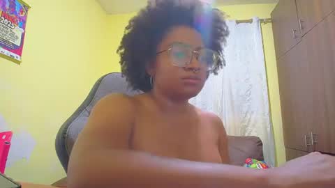 Snapshot of romantic_stargirl chatting on 06.18.26 Is A Belle online show from 06.18.26