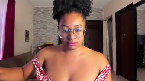 Snapshot of romantic_stargirl chatting on 07.29.26 Is A Belle online show from 07.29.26