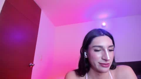 Snapshot of romantik_doll chatting on 08.08.26 zaray online show from 08.08.26