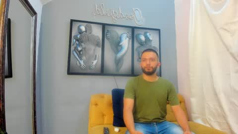 Snapshot of romeo__bossi chatting on 04.04.26 Romeo Bossi online show from 04.04.26