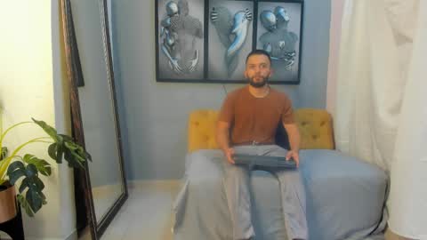 Snapshot of romeo__bossi chatting on 04.06.26 Romeo Bossi online show from 04.06.26