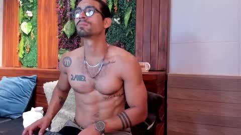 Snapshot of romeocolin_ chatting on 01.19.25 R O M E O online show from 01.19.25