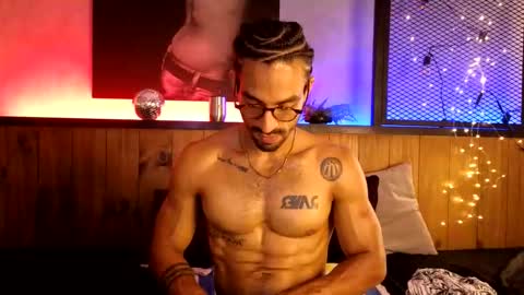 Snapshot of romeocolin_ chatting on 02.12.26 R O M E O online show from 02.12.26