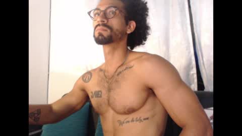 Snapshot of romeocolin_ chatting on 03.18.26 R O M E O online show from 03.18.26