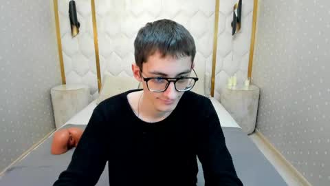 Snapshot of ronbevs chatting on 05.27.26 ronbevs online show from 05.27.26