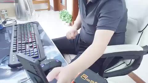 Snapshot of rongtian chatting on 12.01.25 rongtian online show from 12.01.25