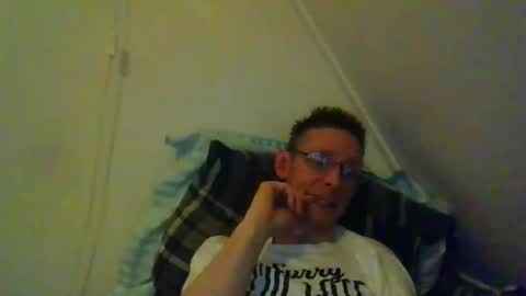 Snapshot of rororober chatting on 04.18.26 rororober online show from 04.18.26