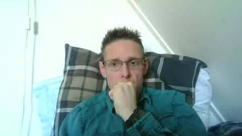Snapshot of rororober chatting on 04.19.26 rororober online show from 04.19.26