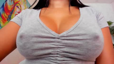 Snapshot of rosalia_04 chatting on 01.13.25 ROSALIA insta rosalia 10hoot online show from 01.13.25
