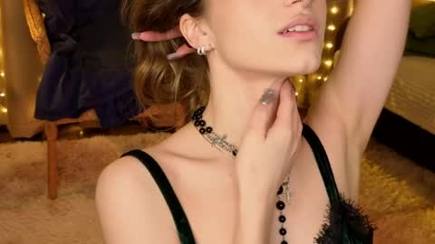 Snapshot of rosalvaulman chatting on 04.07.26 Kylie online show from 04.07.26