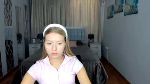 Snapshot of rosarising chatting on 06.06.26 RosaRising online show from 06.06.26
