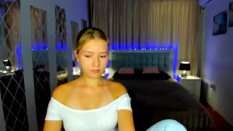 Snapshot of rosarising chatting on 06.14.26 RosaRising online show from 06.14.26