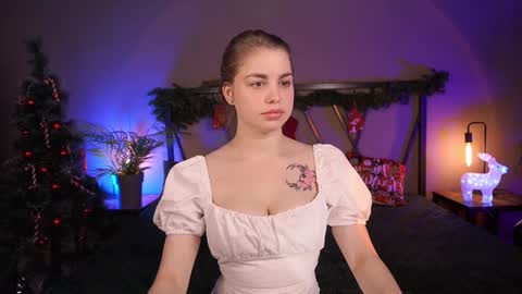 Snapshot of roseallan chatting on 01.05.25 Rose online show from 01.05.25