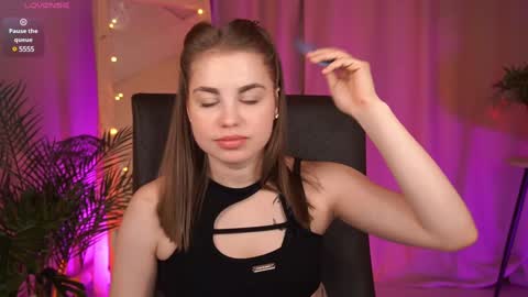 Snapshot of roseallan chatting on 01.14.25 Rose online show from 01.14.25