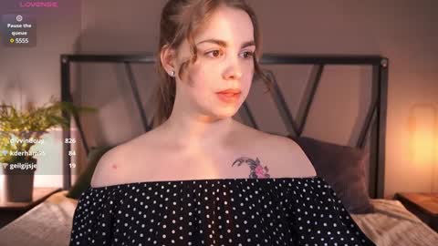 Snapshot of roseallan chatting on 01.31.25 Rose online show from 01.31.25