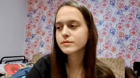 Snapshot of roseannehensle chatting on 11.26.25 Sophie online show from 11.26.25