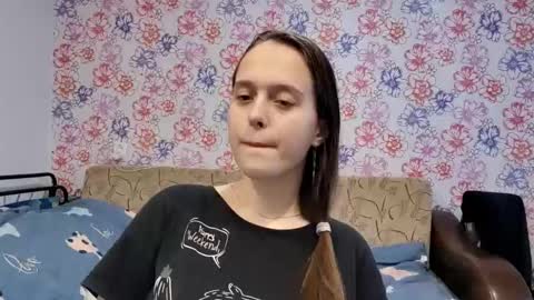 Snapshot of roseannehensle chatting on 11.27.25 Sophie online show from 11.27.25