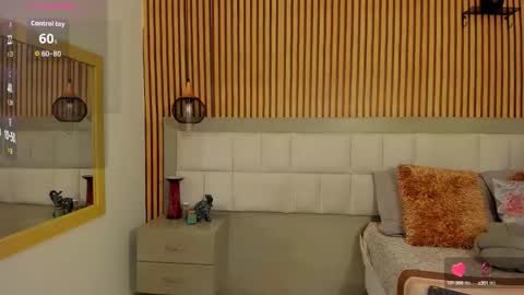 roseaurora online show from 10.15.25