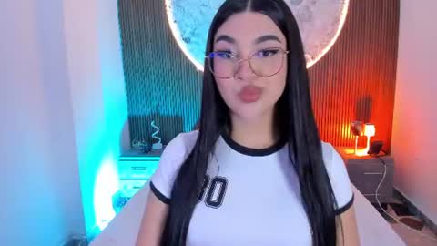Snapshot of rosecassie chatting on 06.17.26 Rose online show from 06.17.26