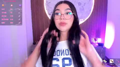 Snapshot of rosecassie chatting on 07.12.26 Rose online show from 07.12.26