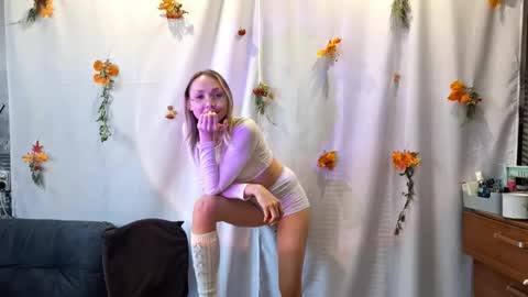 Snapshot of rosejanos chatting on 11.28.25 rosejanos online show from 11.28.25