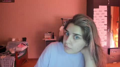 Snapshot of roselina_ chatting on 07.03.26 Rose online show from 07.03.26