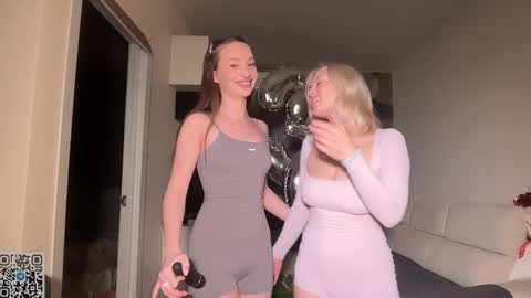 Sophie and Sarah online show from 03.17.26
