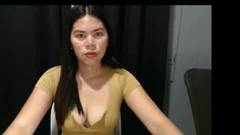 Snapshot of rosemarie_pinay chatting on 01.15.26 i am samantha rain online show from 01.15.26
