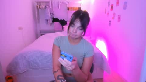 Snapshot of roshelle_xxx chatting on 02.11.25 Roshelle online show from 02.11.25