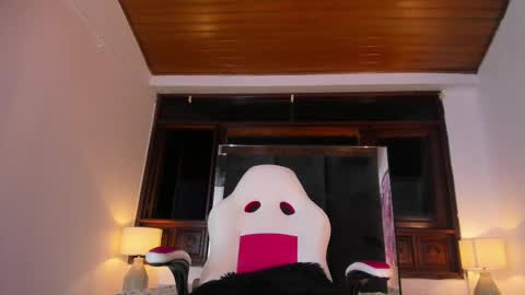 Snapshot of rossa_selene chatting on 01.11.25 Rossa online show from 01.11.25