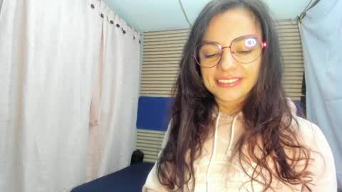 Snapshot of rosse_25 chatting on 05.01.26 Would you like to help me with supplementation and sports suits so I can compete in powerlifting online show from 05.01.26