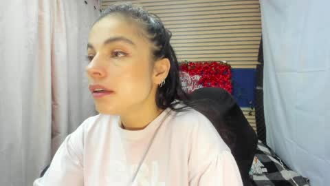 Snapshot of rosse_25 chatting on 06.02.26 Would you like to help me with supplementation and sports suits so I can compete in powerlifting online show from 06.02.26