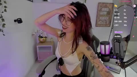 Snapshot of rosse_98_ chatting on 02.18.25 Miss Rosse online show from 02.18.25