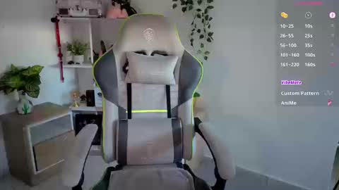 Snapshot of rosse_98_ chatting on 09.10.25 Miss Rosse online show from 09.10.25