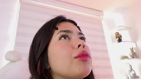 Snapshot of rosse_amyy chatting on 05.18.26 online show from 05.18.26