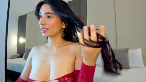 Snapshot of rosse_her chatting on 07.03.26 R O S S E online show from 07.03.26