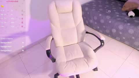 Snapshot of rosse_taylorx1 chatting on 04.17.26 rosse_taylorx1 online show from 04.17.26
