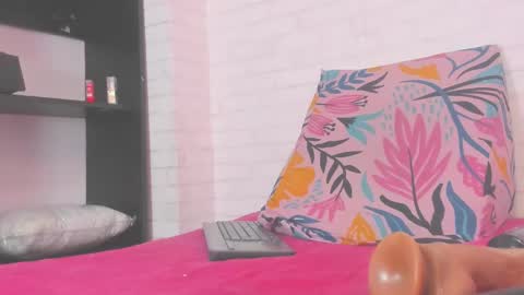 Snapshot of rosse_thompson11 chatting on 01.14.25 rosse_thompson11 online show from 01.14.25