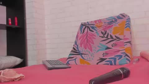 Snapshot of rosse_thompson11 chatting on 01.20.25 rosse_thompson11 online show from 01.20.25