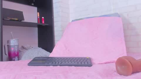 Snapshot of rosse_thompson11 chatting on 02.18.25 rosse_thompson11 online show from 02.18.25